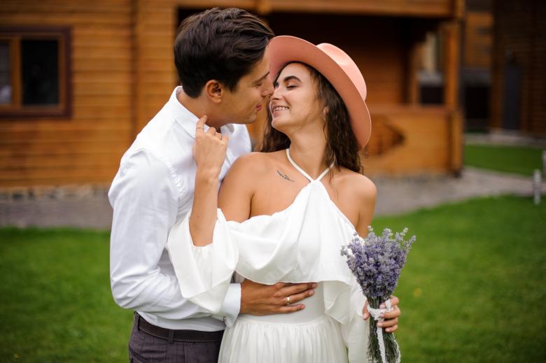 groom holding bride